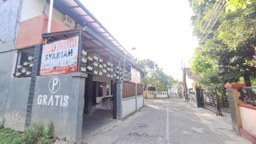 reddoorz syariah falisha umy