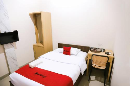 Reddoorz Syariah Near Exit Toll Subang,,2 star