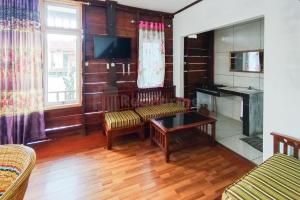 as resto cafe and hotel mitra reddoorz