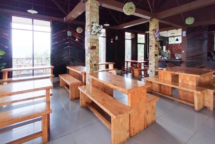 as resto cafe and hotel mitra reddoorz