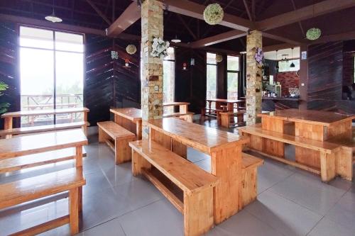 as resto cafe and hotel mitra reddoorz