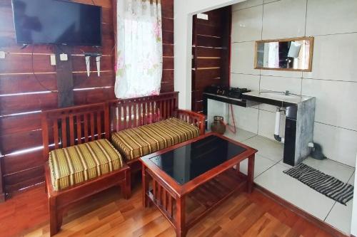 as resto cafe and hotel mitra reddoorz
