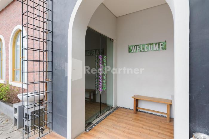ketje luxury capsule mitra reddoorz