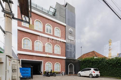 ketje luxury capsule mitra reddoorz