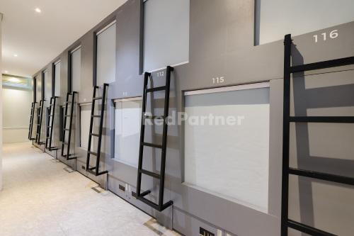 ketje luxury capsule mitra reddoorz