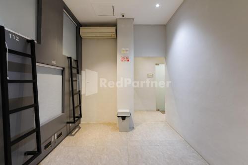 ketje luxury capsule mitra reddoorz