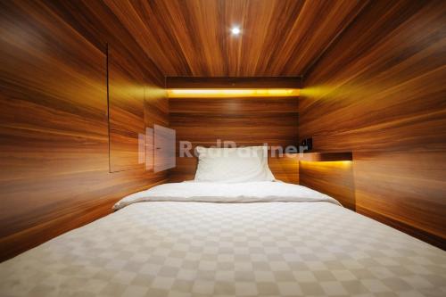 ketje luxury capsule mitra reddoorz
