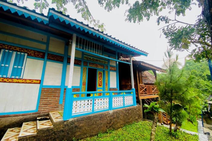 lembah mbalong resort mitra reddoorz near exit tol singosari