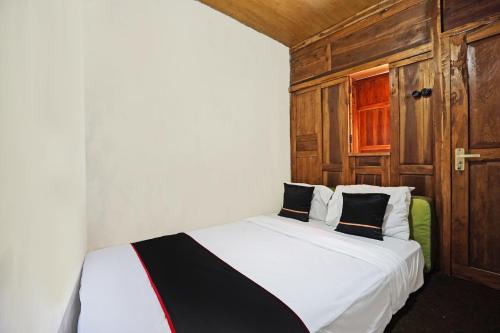 Lembah Mbalong Resort Mitra Reddoorz Near Exit Tol Singosari,,3 star