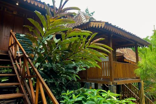 lembah mbalong resort mitra reddoorz near exit tol singosari