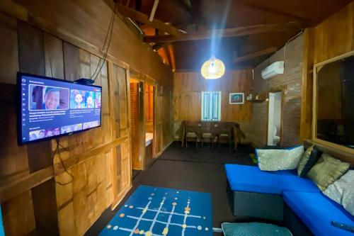 lembah mbalong resort mitra reddoorz near exit tol singosari