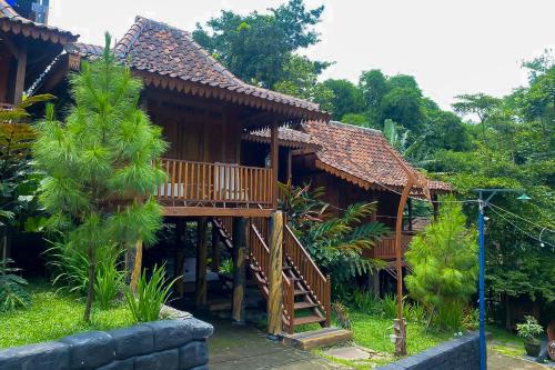 lembah mbalong resort mitra reddoorz near exit tol singosari