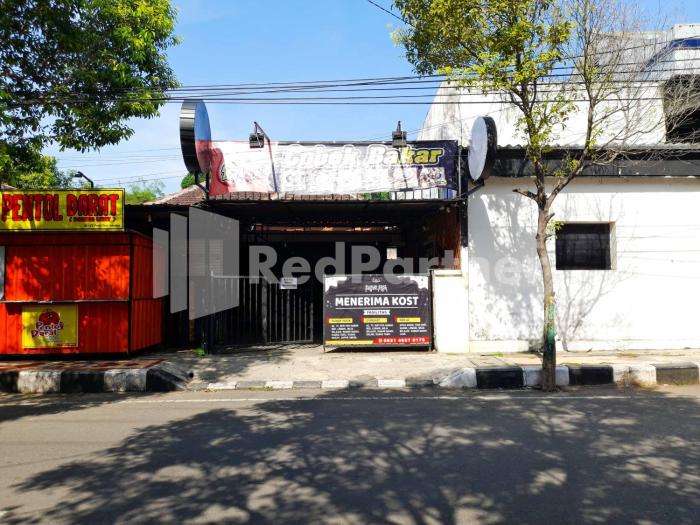 lh101 guest house syariah near makam sunan bonang redpartner