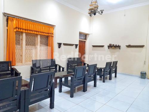 Lh101 Guest House Syariah Near Makam Sunan Bonang Redpartner,,2 star