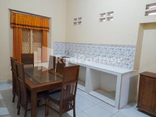 lh101 guest house syariah near makam sunan bonang redpartner