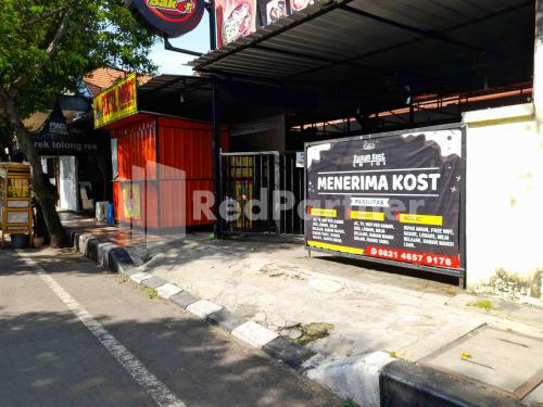 lh101 guest house syariah near makam sunan bonang redpartner