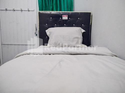lh101 guest house syariah near makam sunan bonang redpartner
