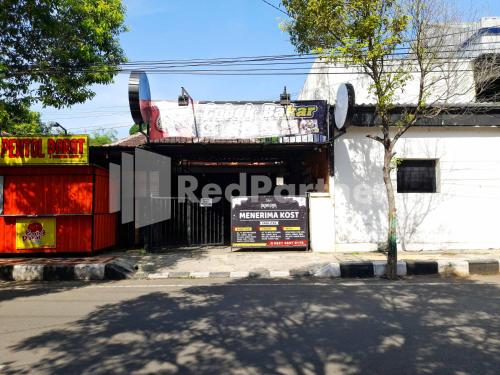lh101 guest house syariah near makam sunan bonang redpartner