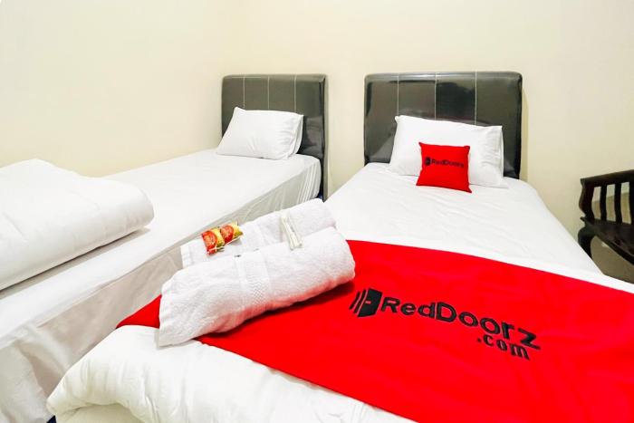 reddoorz gunari guest house merek karo