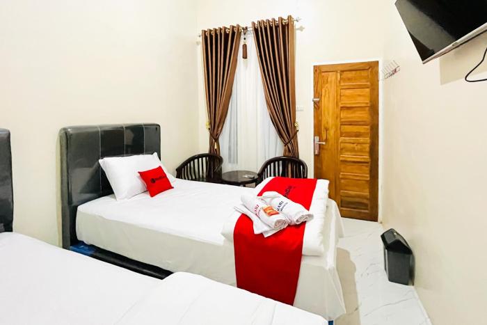 reddoorz gunari guest house merek karo