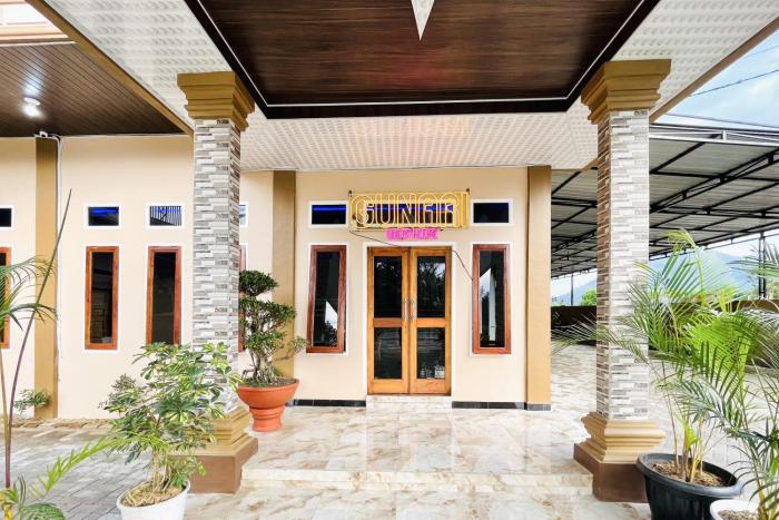 reddoorz gunari guest house merek karo