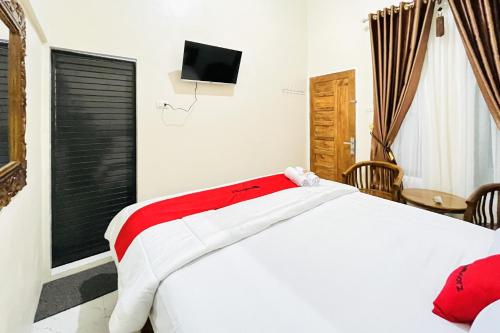reddoorz gunari guest house merek karo