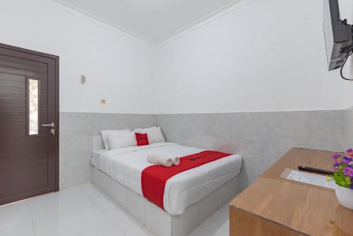 Reddoorz @ Kedawung Aurel Cirebon,,2 star