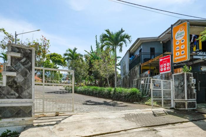 reddoorz jestro guest house batu