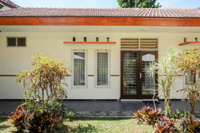 reddoorz jestro guest house batu