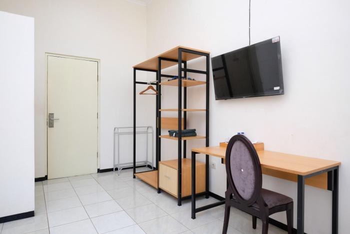 reddoorz jestro guest house batu