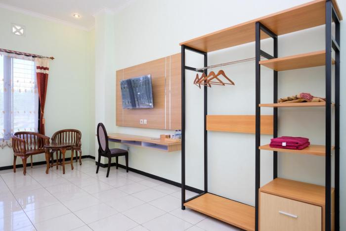 reddoorz jestro guest house batu