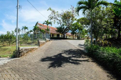 reddoorz jestro guest house batu