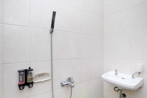 reddoorz jestro guest house batu