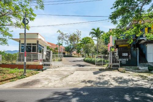 reddoorz jestro guest house batu