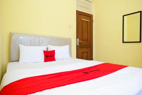 reddoorz jestro guest house batu