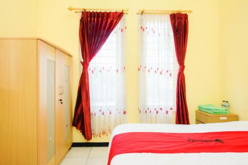 reddoorz jestro guest house batu