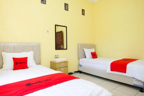 reddoorz jestro guest house batu