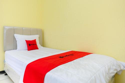 reddoorz jestro guest house batu