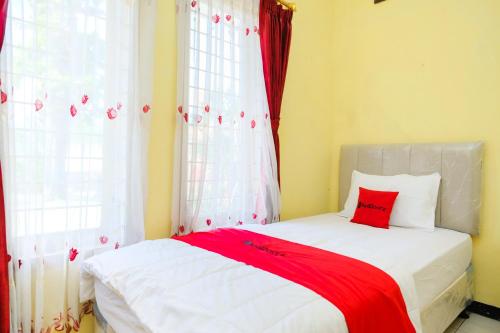 reddoorz jestro guest house batu