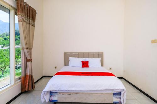 reddoorz jestro guest house batu