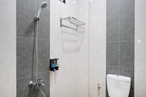 reddoorz jestro guest house batu