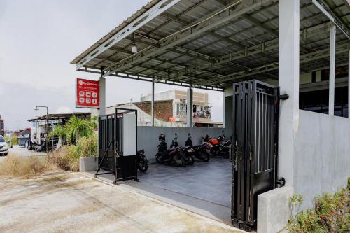 Reddoorz Near Dr Oen Solo Baru Hospital,,2 star