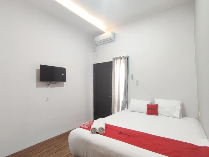reddoorz near graha saba buana 2