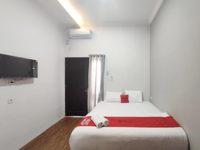 reddoorz near graha saba buana 2