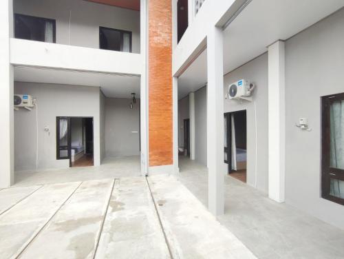 reddoorz near graha saba buana 2