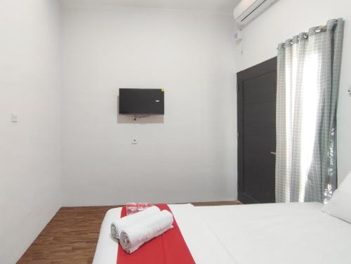 reddoorz near graha saba buana 2