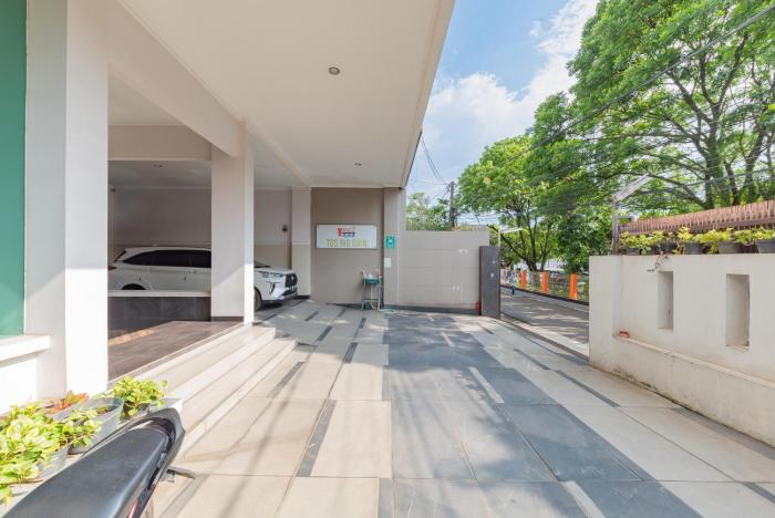 reddoorz near kiara artha park