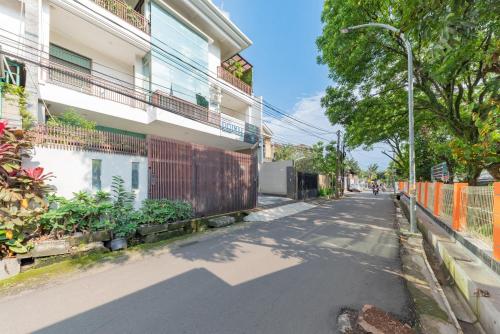 reddoorz near kiara artha park