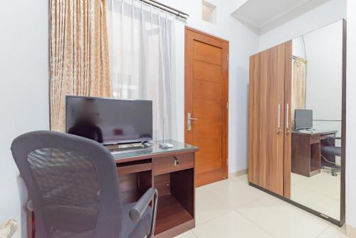 reddoorz near kiara artha park
