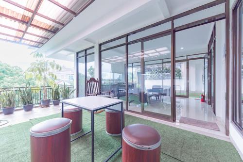 reddoorz near kiara artha park